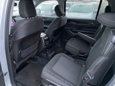 Used 2023 Jeep Grand Cherokee L Laredo image 17