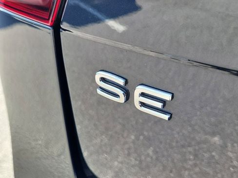 Certified 2022 Volkswagen Tiguan SE R-Line FWD image 6