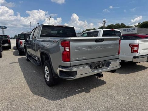 Used 2025 Chevrolet Silverado 2500 LT w/ Convenience Package AWD/4WD image 2