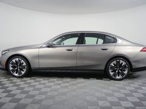 Certified 2025 BMW 530i image 6