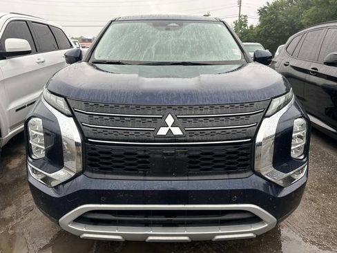 Used 2024 Mitsubishi Outlander SE FWD image 3