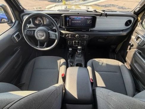 Used 2025 Jeep Wrangler Unlimited Sport AWD/4WD image 17