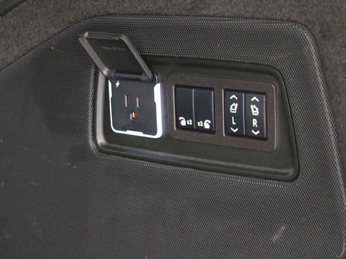 Certified 2024 Cadillac Escalade Sport w/ LPO, ONYX Package image 12