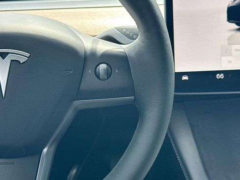Used 2024 Tesla Model Y Long Range AWD/4WD image 19