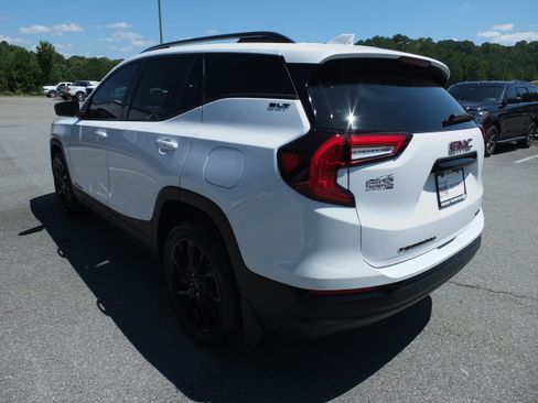 Used 2024 GMC Terrain SLT w/ Tech Package AWD/4WD image 5