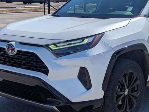 Used 2022 Toyota RAV4 SE image 6