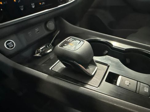 Used 2023 Nissan Rogue S AWD/4WD image 30