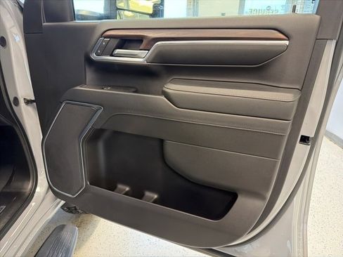 Used 2024 GMC Sierra 2500 SLT image 42