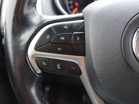 Used 2019 Jeep Grand Cherokee Laredo image 7