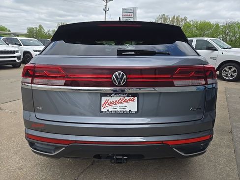 Used 2024 Volkswagen Atlas Cross Sport SE AWD/4WD image 9