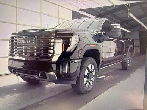 Used 2024 GMC Sierra 2500 Denali w/ Denali Reserve Package AWD/4WD image 2