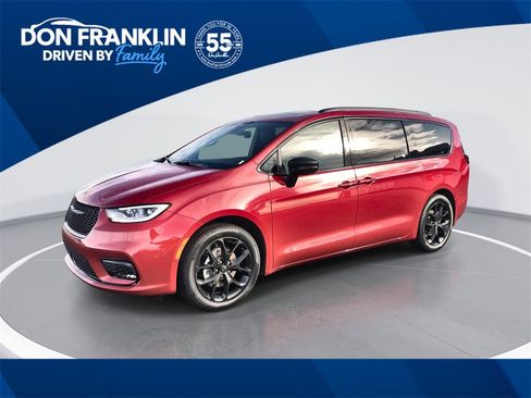 New 2026 Chrysler Pacifica Limited image 1