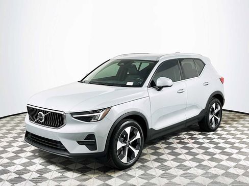 Used 2025 Volvo XC40 B5 Core w/ Protection Package Premier image 3
