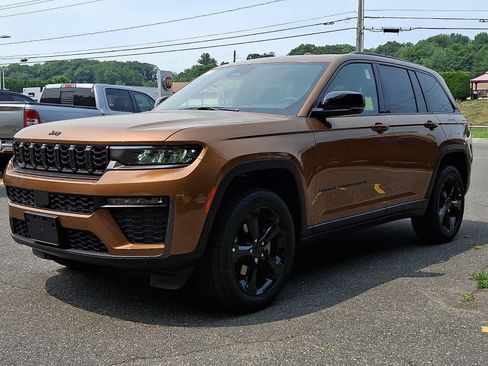 New 2026 Jeep Grand Cherokee Limited w/ Limited Altitude Package AWD/4WD image 2