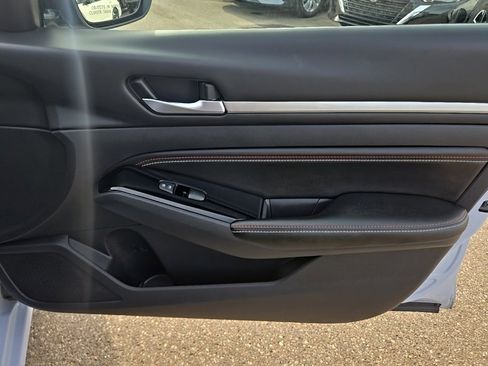 Used 2023 Nissan Altima 2.5 SR w/ SR Premium Package image 28