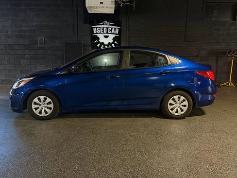 Used 2017 Hyundai Accent SE FWD image 2