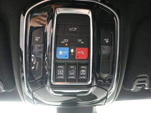 Used 2023 Jeep Grand Wagoneer Series II AWD/4WD image 17