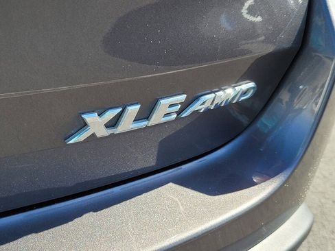 Used 2019 Toyota Highlander XLE image 9