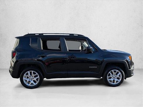 Used 2017 Jeep Renegade Latitude image 4