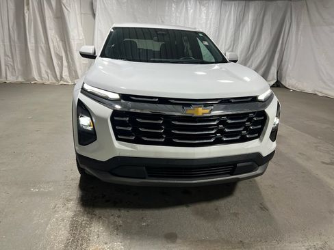 Used 2025 Chevrolet Equinox LT FWD image 2