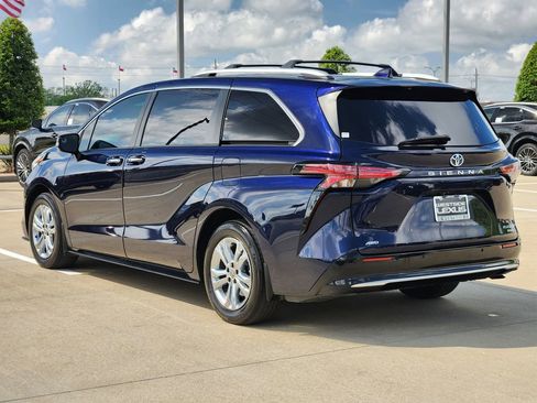 Used 2022 Toyota Sienna Platinum image 5