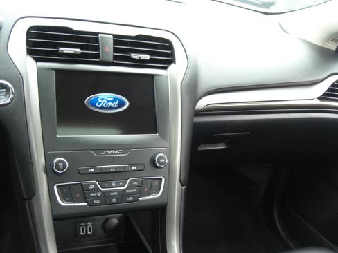 Used 2019 Ford Fusion SEL FWD image 10