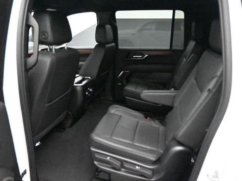 Used 2025 GMC Yukon XL Denali AWD/4WD image 17