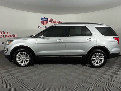 Used 2017 Ford Explorer XLT image 6