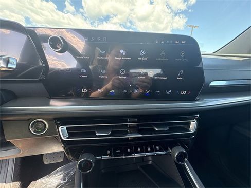 New 2026 Chevrolet Traverse LT w/ Midnight/Sport Edition image 13