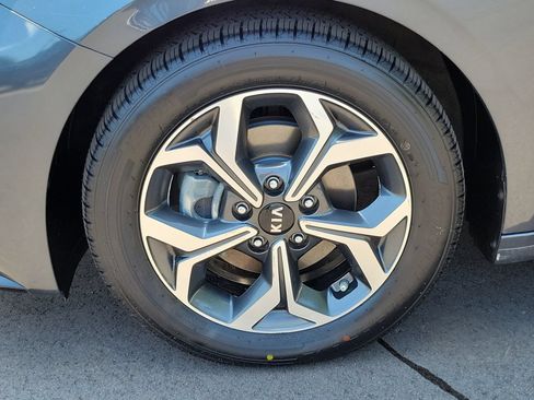 Used 2021 Kia Forte LXS FWD image 6