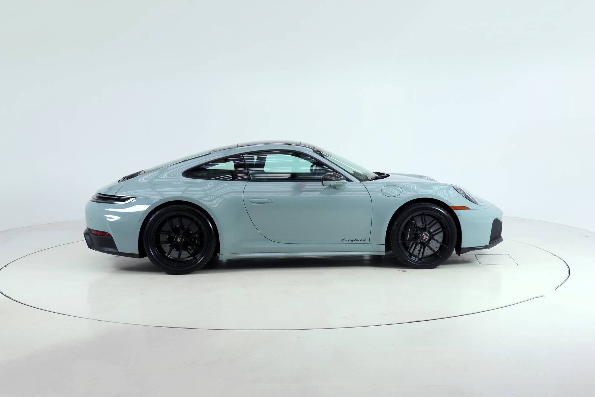 Used 2025 Porsche 911 Carrera 4 GTS AWD/4WD image 10