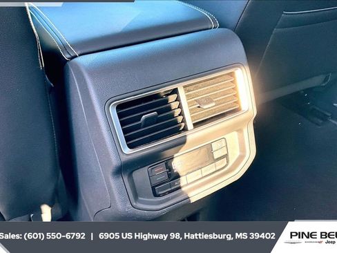 Used 2024 Volkswagen Atlas SE image 25