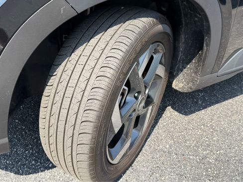 Used 2023 Hyundai Venue SEL w/ Cargo Package FWD image 11