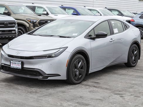 New 2026 Toyota Prius LE image 3