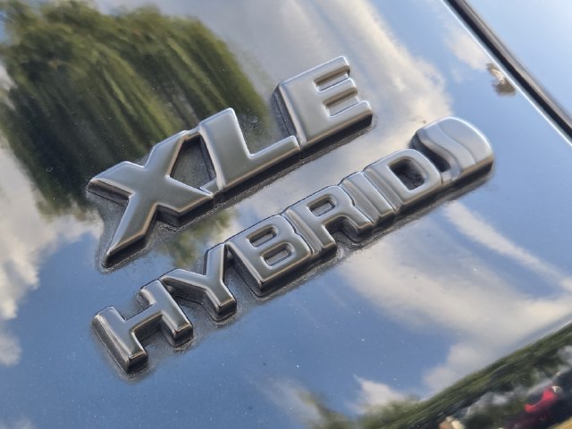 Certified 2024 Toyota RAV4 XLE Premium AWD/4WD image 9