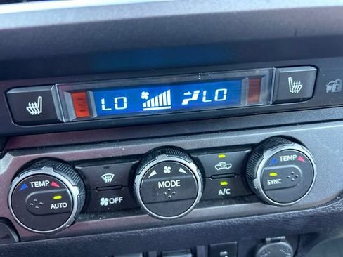 Used 2021 Toyota Tacoma TRD Off-Road w/ TRD Premium Off Road Package AWD/4WD image 17