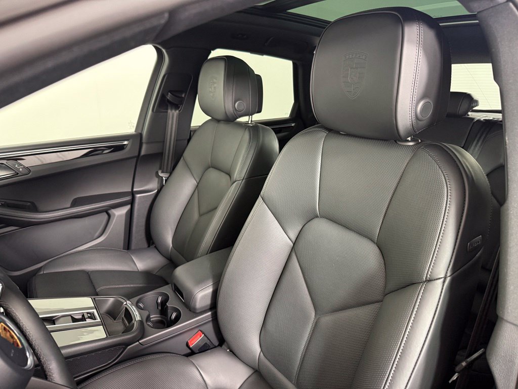 Certified 2026 Porsche Macan AWD/4WD image 5