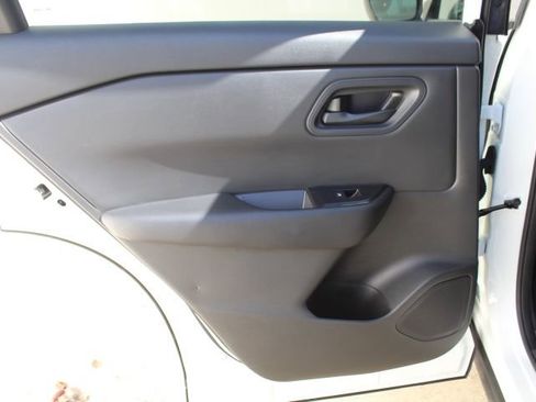 Used 2024 Nissan Rogue S image 27