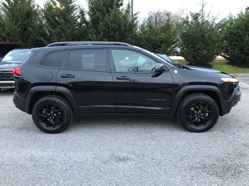Used 2018 Jeep Cherokee Trailhawk w/ Quick Order Package 27L image 8