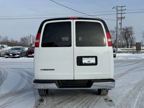 Used 2025 Chevrolet Express 3500 LT w/ LT Preferred Equipment Group RWD image 6