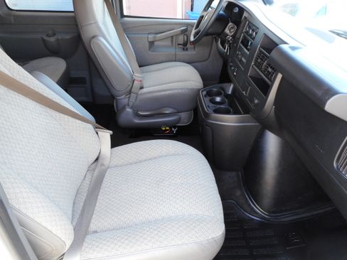 Used 2017 Chevrolet Express 3500 LT w/ LT Preferred Equipment Group RWD image 27