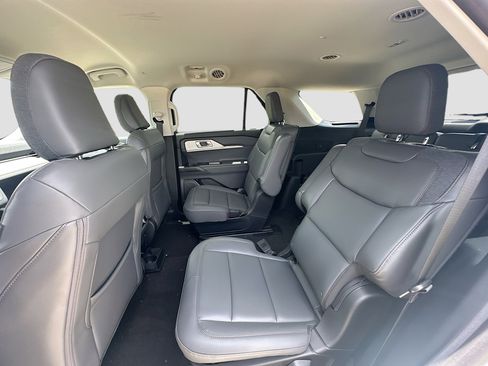 New 2026 Ford Explorer Active w/ Active Comfort Package RWD image 17