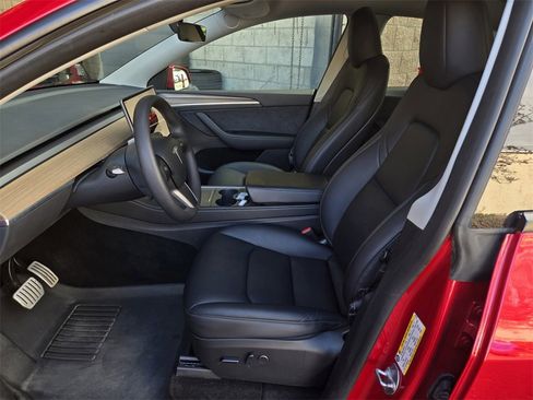 Used 2023 Tesla Model Y Performance image 15