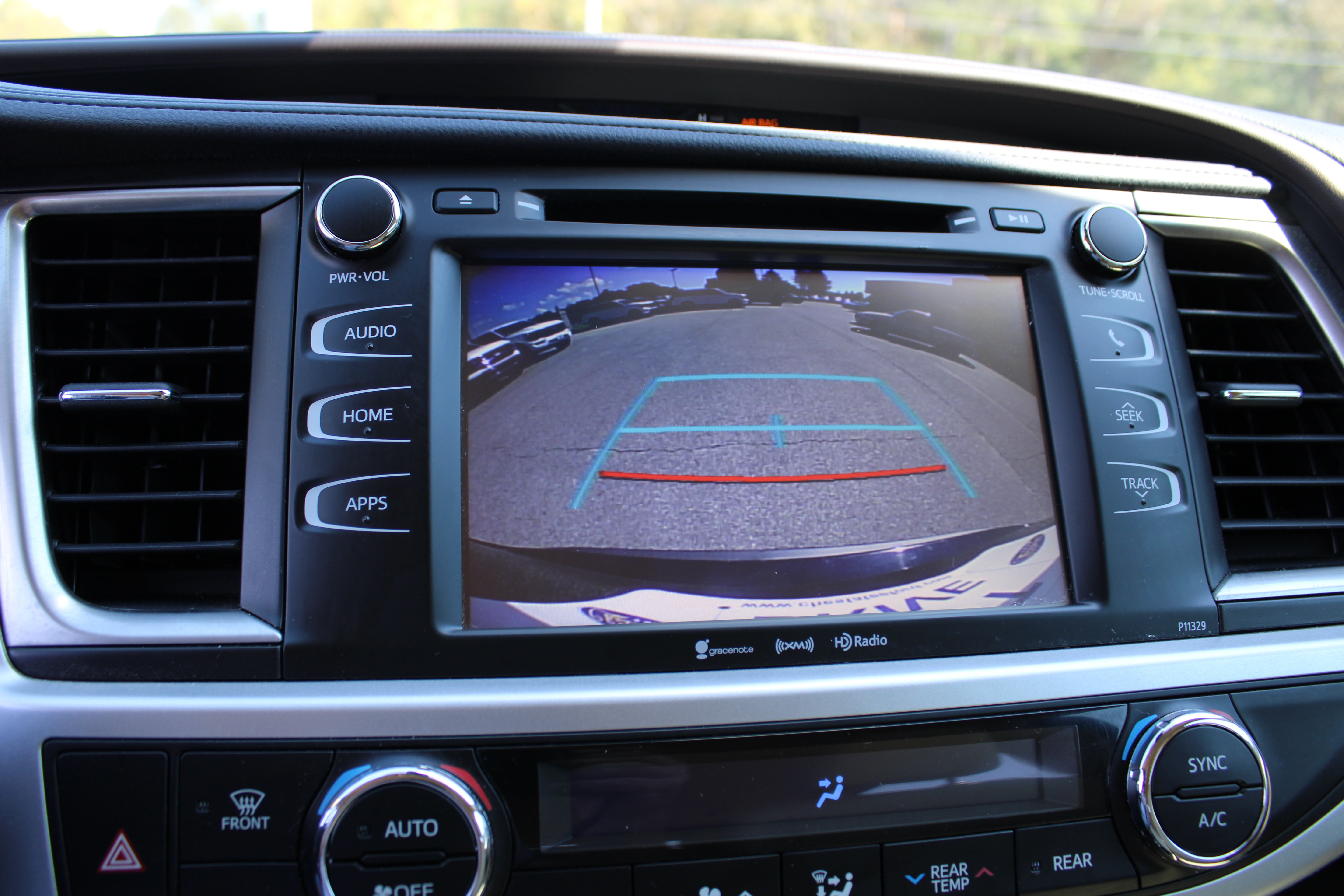 Used 2018 Toyota Highlander Plus FWD image 23