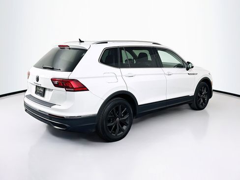 Used 2024 Volkswagen Tiguan SE image 9