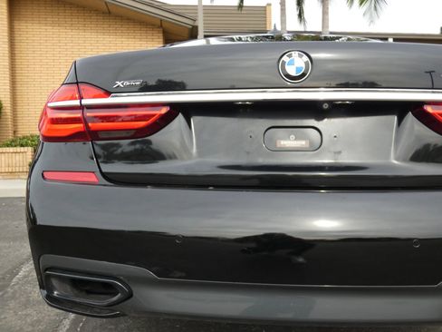 Used 2016 BMW 750i xDrive image 12