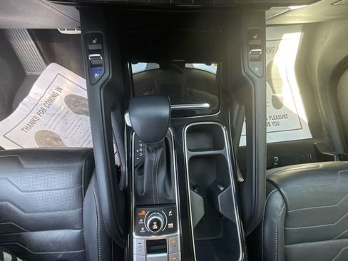 Certified 2022 Kia Telluride SX w/ SX Prestige Package AWD/4WD image 21