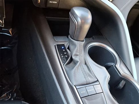 Used 2023 Toyota Camry SE image 11