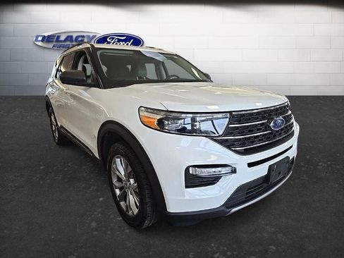 Used 2023 Ford Explorer XLT w/ Equipment Group 202A AWD/4WD image 9