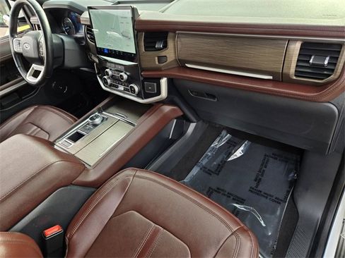 Used 2024 Ford Expedition Max Limited image 18
